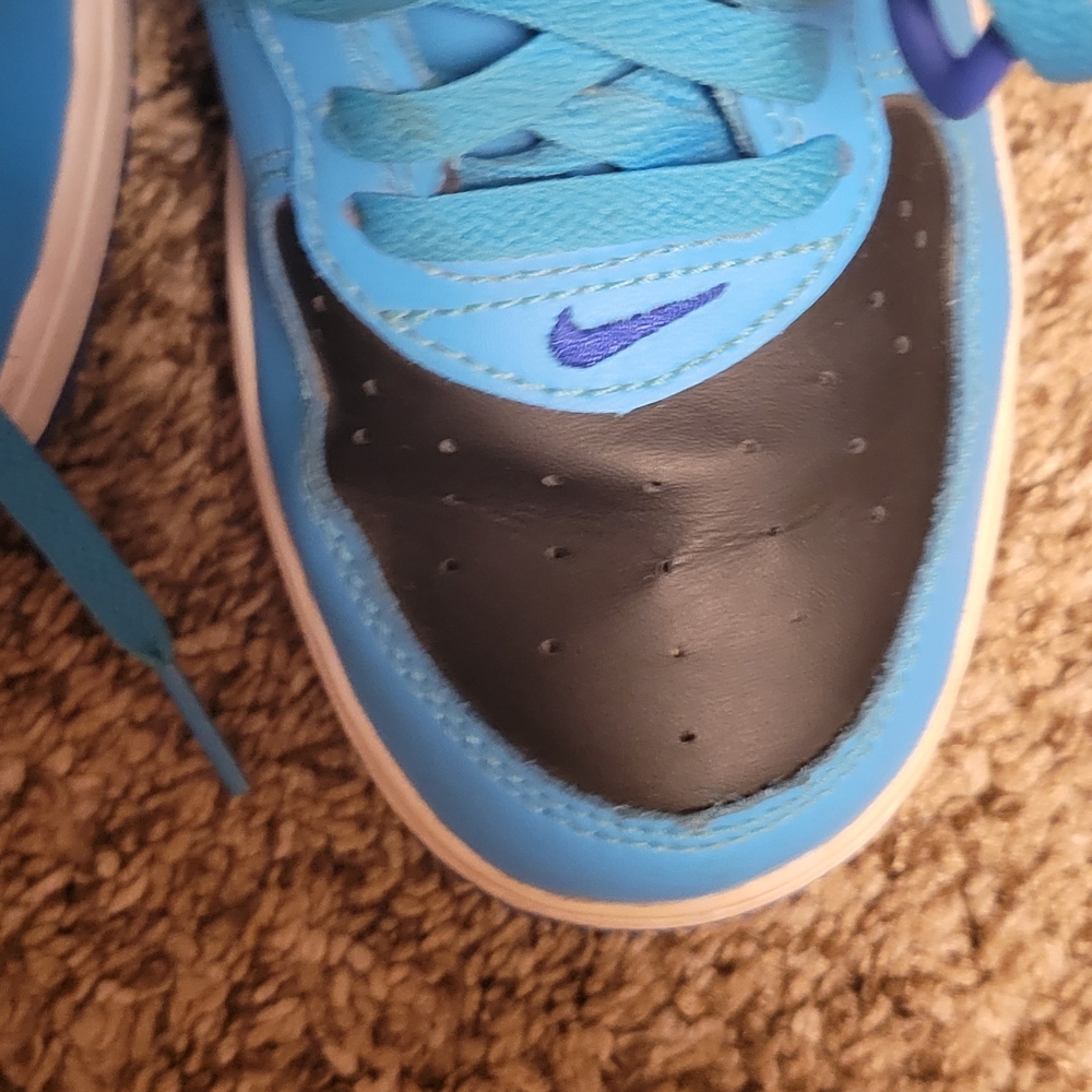 Nike - Picture 2 of 6